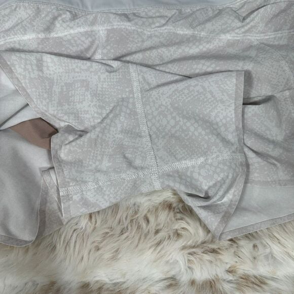 Athleta Run With It 3" Short Grey Snake Reptile Print Size XL - Picture 6 of 6